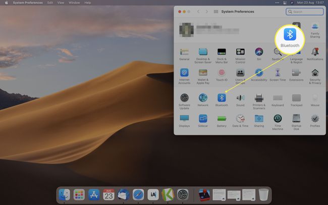 macOS-järjestelmäasetukset, joissa Bluetooth on korostettuna