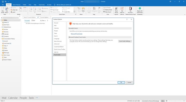 Luottamuskeskuksen asetukset Outlookissa.