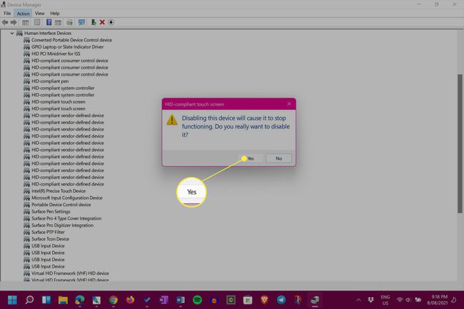 Windows 11 Device Manager, jossa on Poista laite käytöstä -valintaikkuna ja Kyllä korostettuna