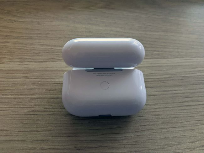 AirPods-kotelon painike.