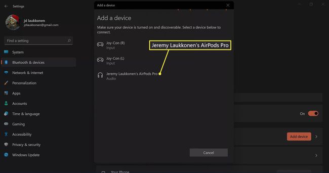 Jeremy Laukkosen AirPods Pro korostettuna Windows 11:ssä lisää laitevalikon