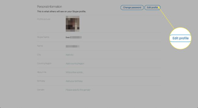 Kuvakaappaus Skypestä "Henkilökohtaiset tiedot" sivu, jossa on "Muokkaa profiilia" painike korostettuna