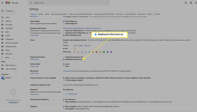Gmailin yleisasetukset, joissa "pikanäppäimet päällä" -vaihtoehto on korostettu