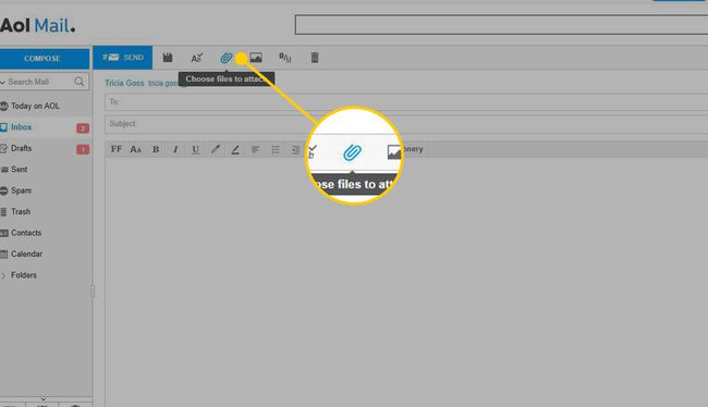 Valitse AOL Mailissa Liitättävät tiedostot -painike