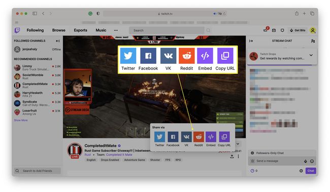 Twitch lähetyksen suoratoistolla ja Jaa sosiaalisessa mediassa -kuvakkeet korostettuina