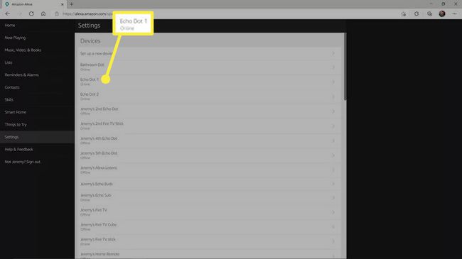 Echo Dot 1 korostettuna Alexa-asetussivuston laitevalikossa