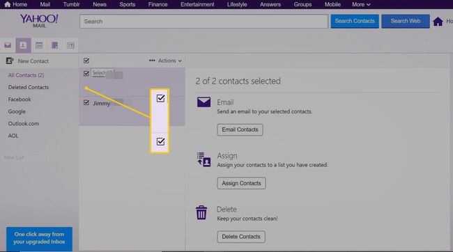 Valitse valintaruudut yhteystietojen valitsemiseksi Yahoo Mailissa