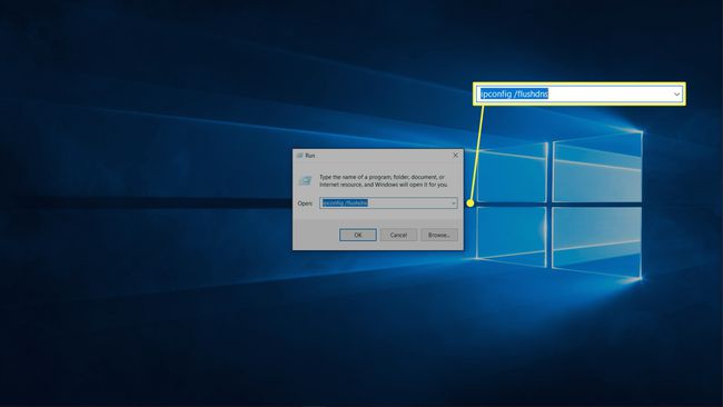 Suorita-valintaikkunan käyttäminen DNS:n tyhjentämiseen Windows 10:ssä.