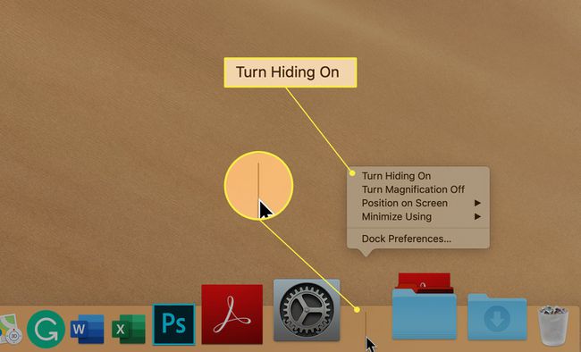 Mac Dock erotinpalkin valikko, jossa "Turn Hiding On" on korostettuna