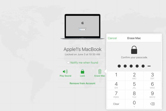 Kuvakaappaus Apple MacBookista, joka poistetaan etänä iCloudin avulla.