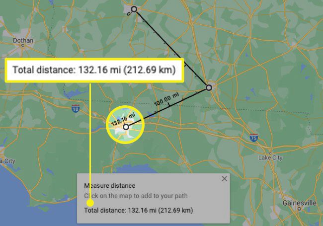 Lisätty Google Maps, jossa kolmas sijaintipiste ja uusi kokonaisetäisyyden mittaus korostettuna