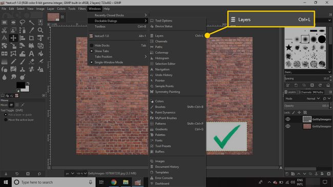 GIMP, jossa Layers-komento on korostettuna Ikkuna-valikossa