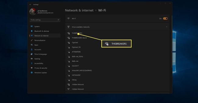 Wi-Fi-verkko Windows 11:ssä käytettävissä verkoissa.