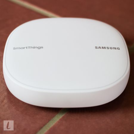 Samsung SmartThings Wifi Mesh -reititin ja Smart Home Hub