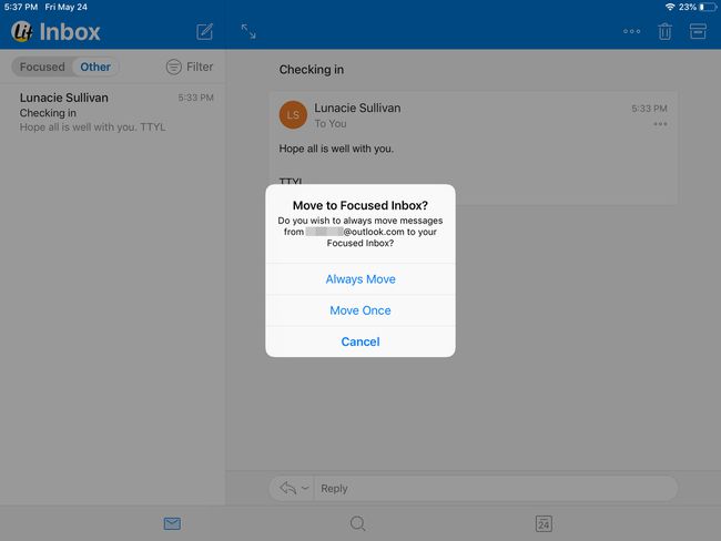 Valintaikkuna, jossa pyydetään siirtymään kohdistettuun postilaatikkoon Outlook for iOS:ssä.