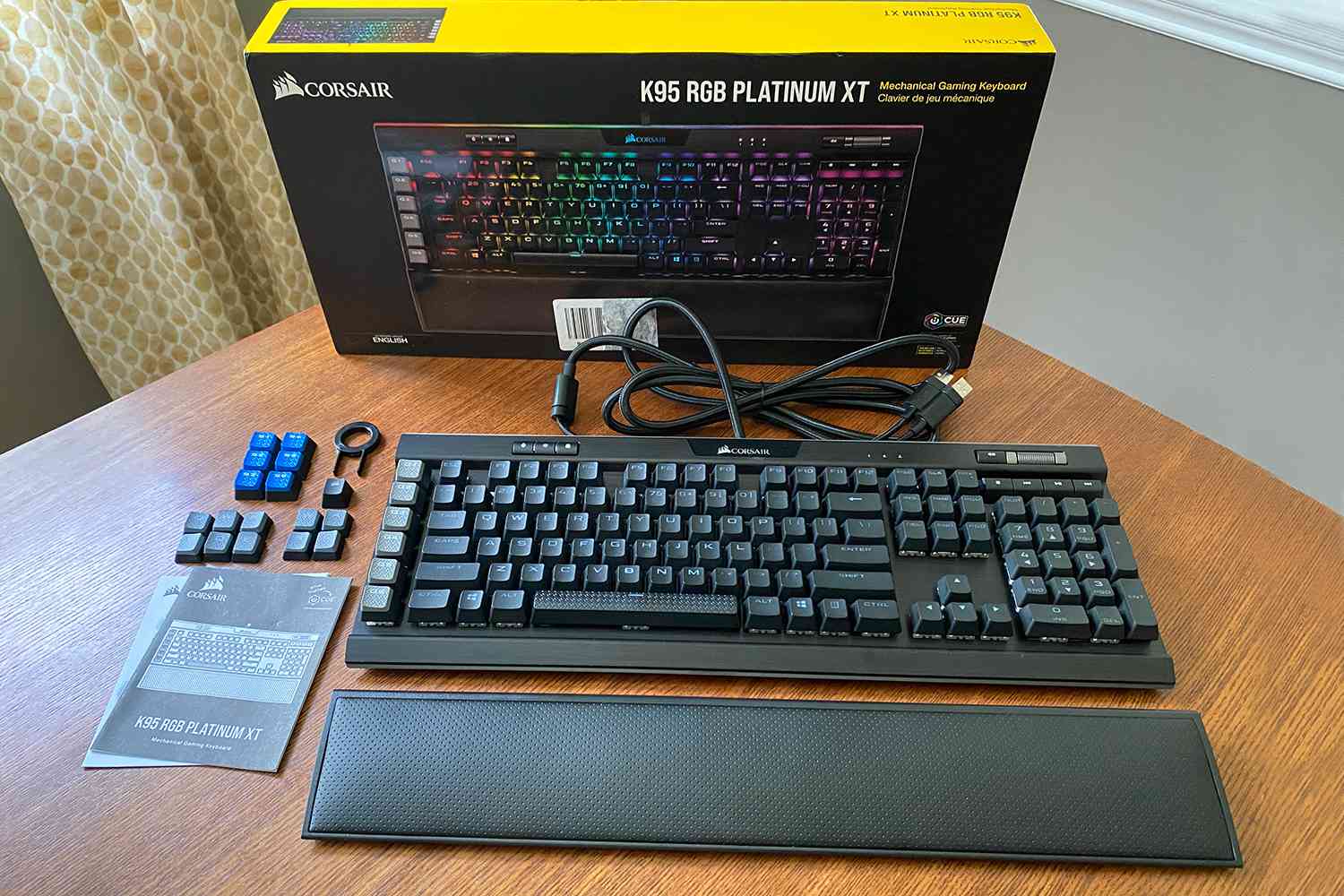 Corsair K95 RGB Platinum XT mekaaninen pelinäppäimistö