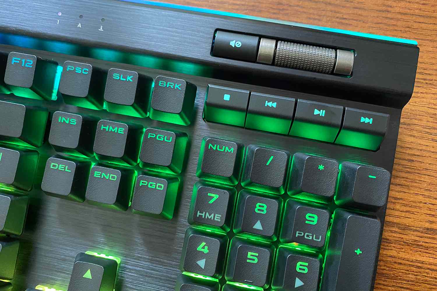 Corsair K95 RGB Platinum XT mekaaninen pelinäppäimistö