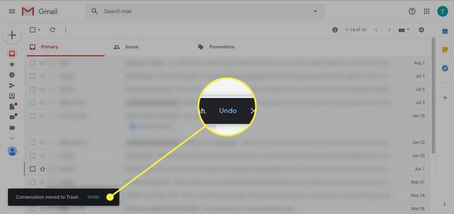Kuvakaappaus Gmailista, jossa kumoa-painike on korostettuna