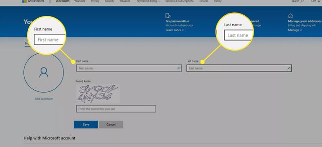 Outlook-profiilisivu, jossa Etunimi- ja Sukunimi-kentät on korostettuina