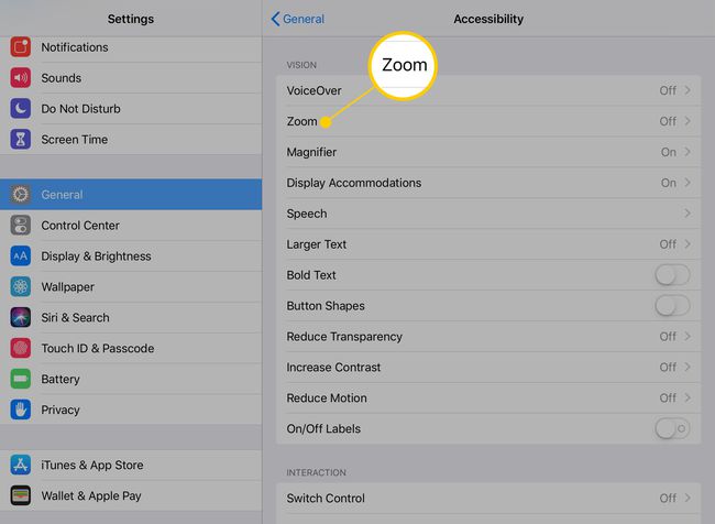 Zoomaa esteettömyysasetuksiin iPadissa