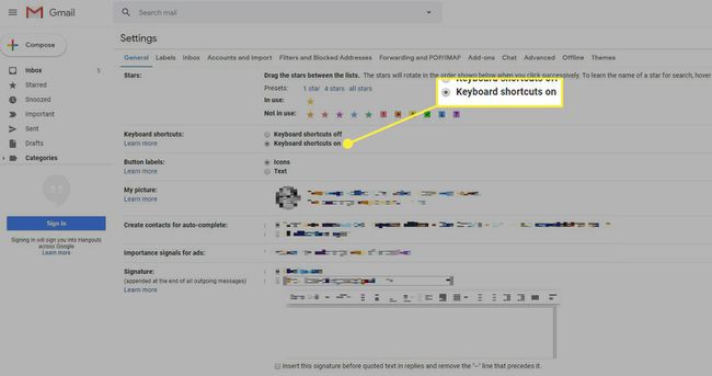 Kuvakaappaus Gmailin yleisistä asetuksista, jossa on "pikanäppäimet päällä" -vaihtoehto korostettuna