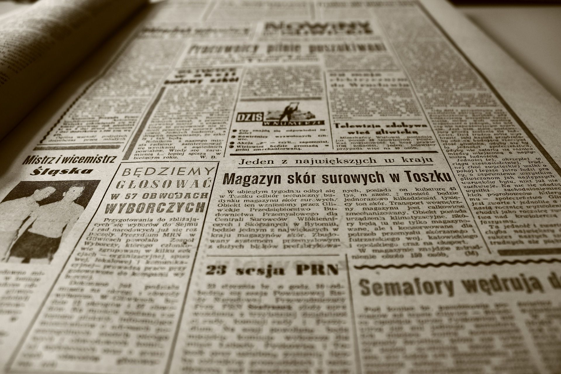 old newspaper 5727d654445d4c86b8be046e712cc67f