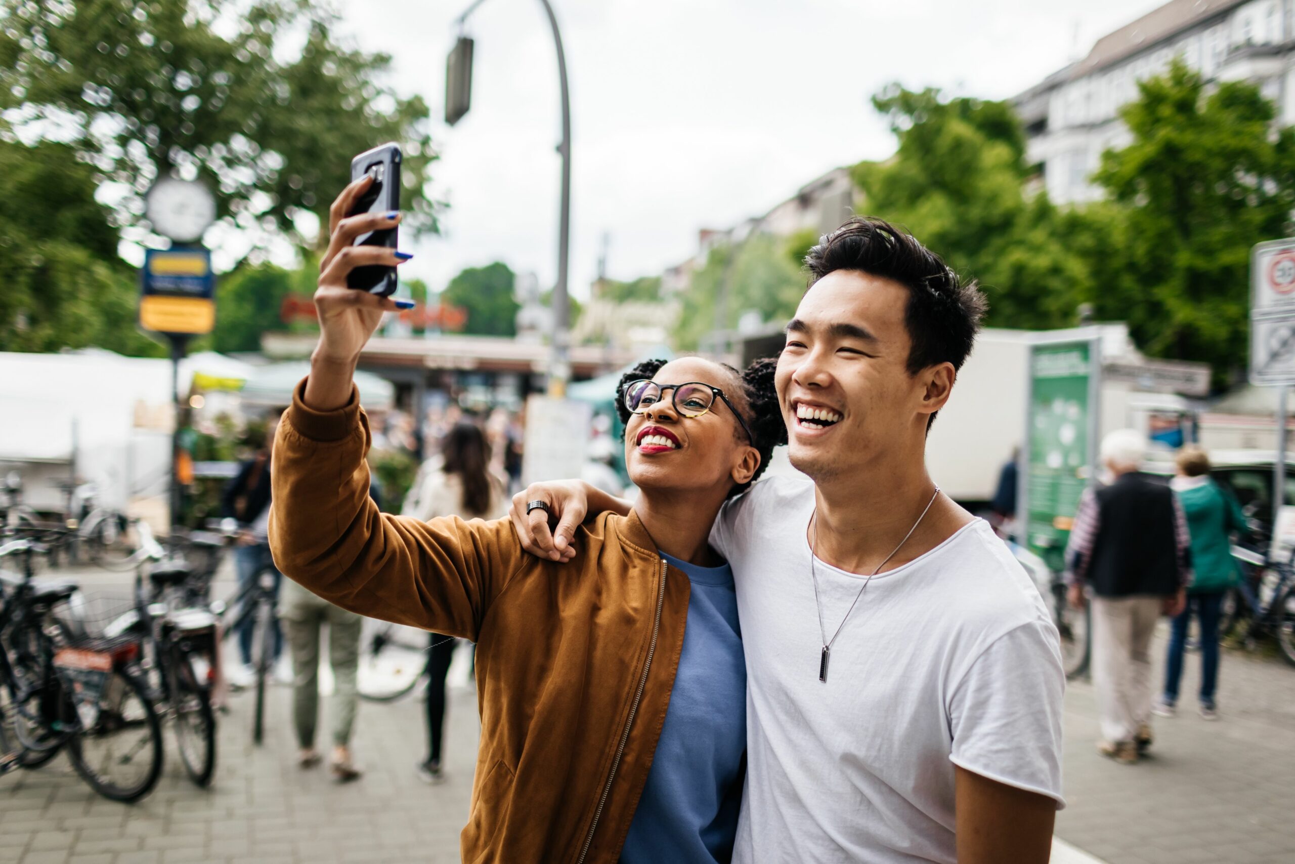 young tourist couple taking a photo of themselves 698091330 5bdb80fdc9e77c005191331c scaled