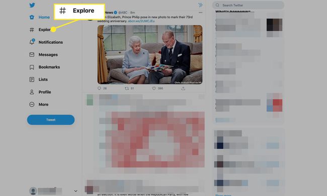 Käytä Twitteriä selaimessa ja valitse vasemmalla olevasta valikosta Explore. 