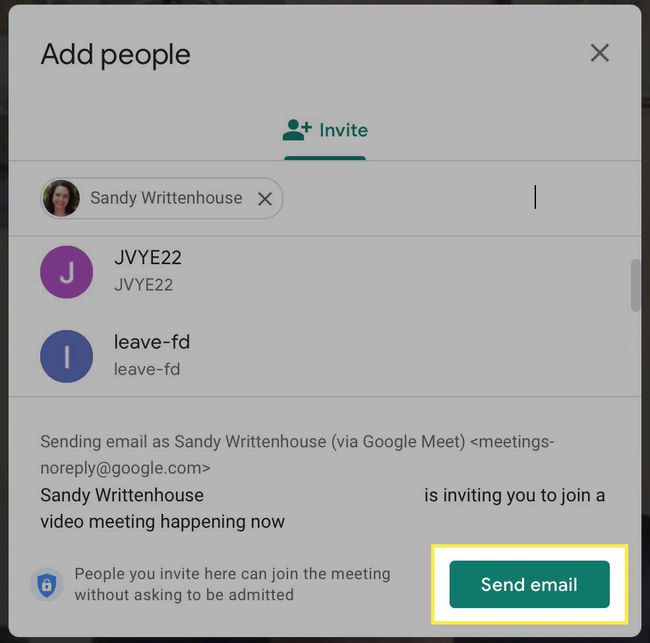 Lähetä sähköposti -painike korostettuna Google Meet -kutsunäytössä.