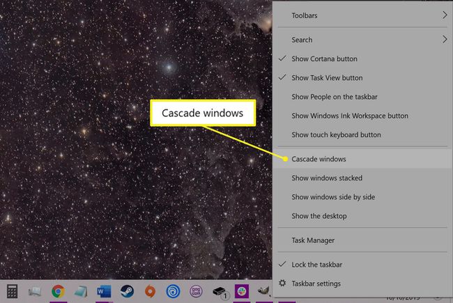 Napsauta Windowsin hiiren kakkospainikkeella tehtäväpalkin valikkoa Cascade-ikkunoiden korostettuna