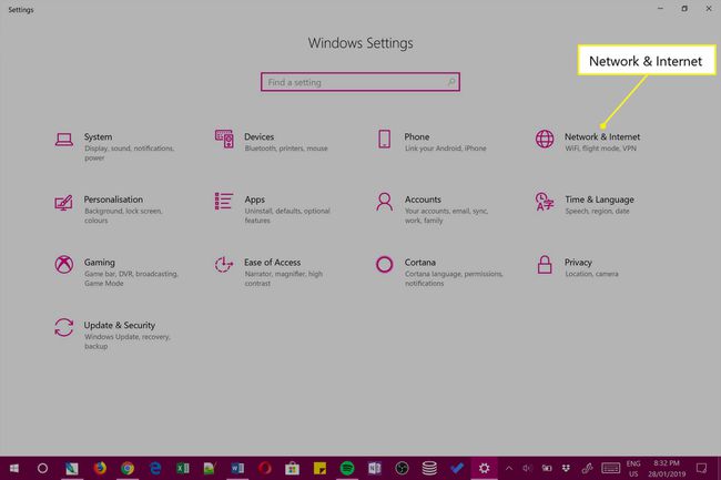 Windows 10 -asetukset, joissa Verkko ja Internet on korostettuna