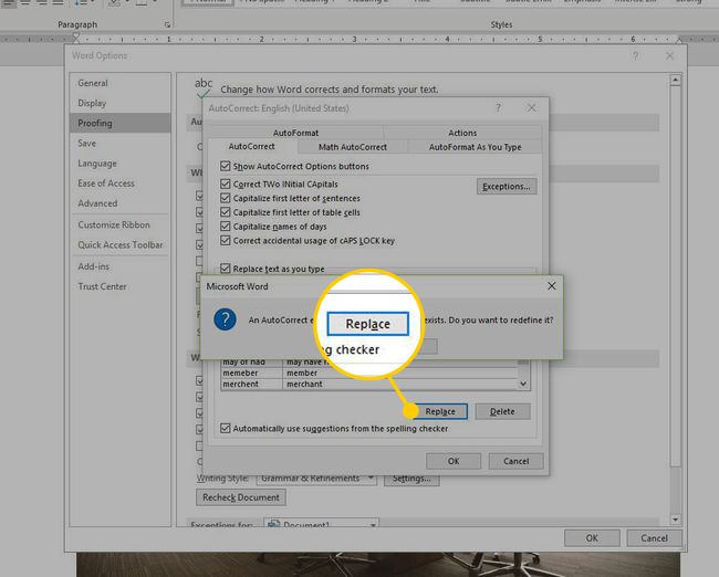 Korvaa-painike Wordin automaattisen korjauksen asetuksissa