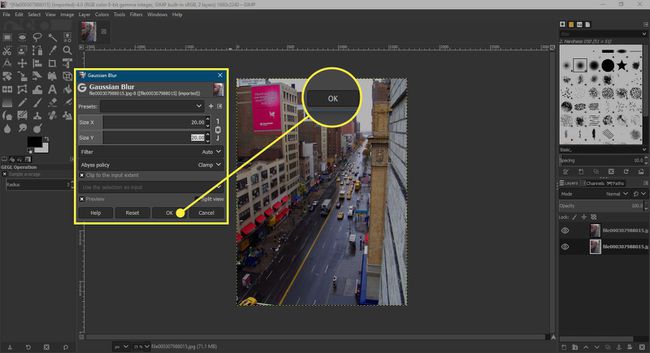 Kuvakaappaus GIMPin Gaussian Blur -ikkunasta, jossa OK-painike on korostettuna