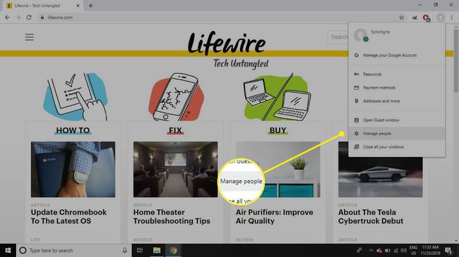 Valitse profiilikuvake Chromen oikeasta yläkulmasta ja valitse Hallinnoi ihmisiä.