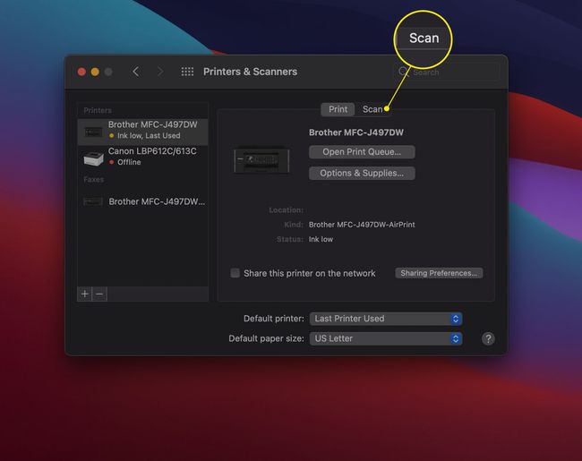 MacOS System Preferences -näyttö Tulostimet ja skannerit skannauspainikkeella korostettuna