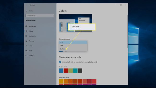 Mukautettu korostettuna avattavassa valikossa Valitse värisi Windowsin mukauttamiseen.