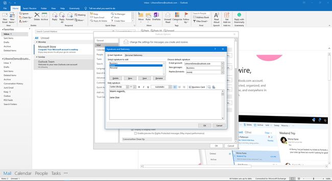 Tarkastele sähköpostin allekirjoitusta Outlookissa.