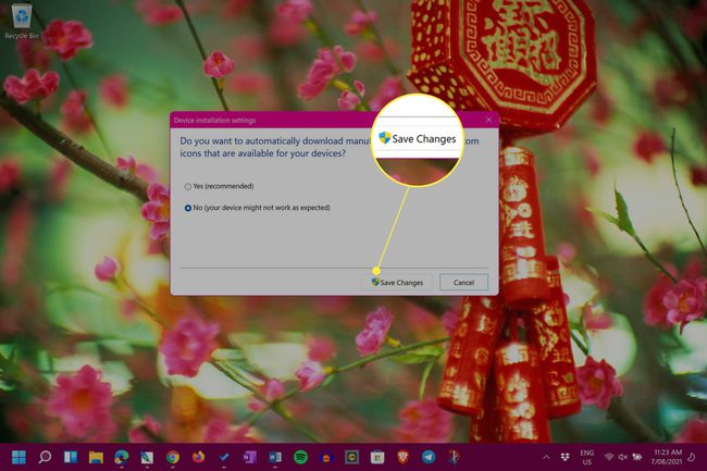 Windows 11 -laiteasetukset, joissa Tallenna muutokset on korostettu Muuta laitteen asennusasetuksia -ruudussa