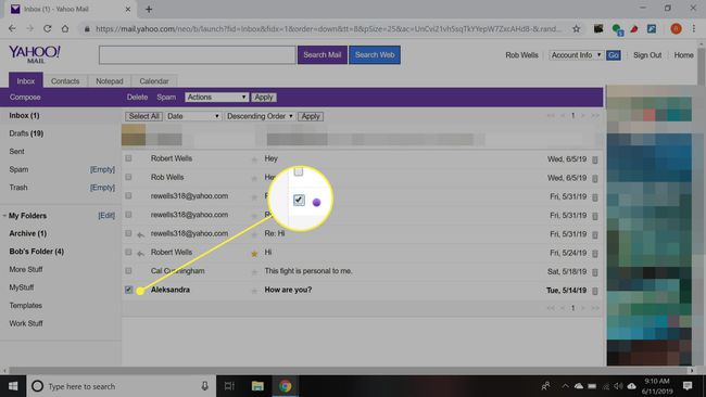 Kuvakaappaus Yahoo Mail Basicista, jossa viestin valintaruutu on korostettu