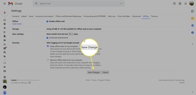 Gmailin offline-sähköpostiasetukset ja Tallenna muutokset -painike korostettuna