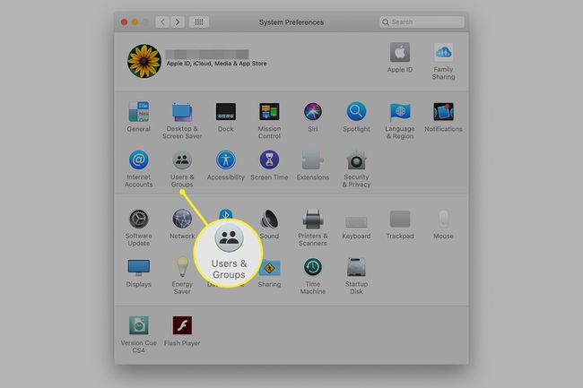 Macin järjestelmäasetukset, joissa käyttäjät ja ryhmät on korostettu