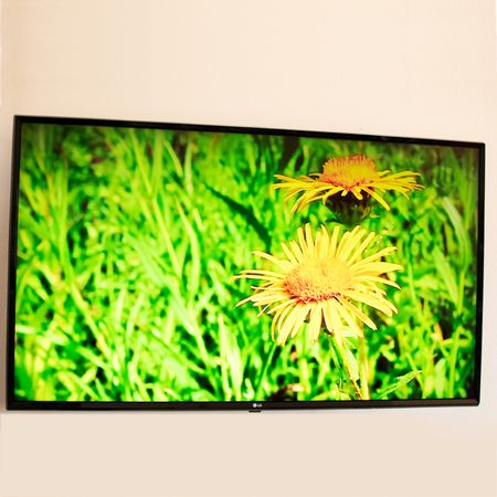 LG UHD TV UM7300