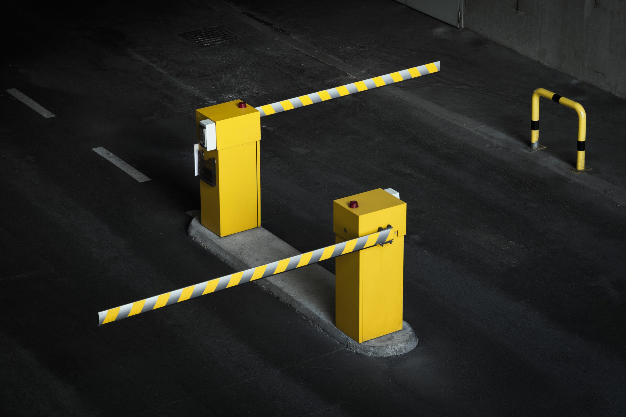 boom barriers in car park 654602221 5be0e45846e0fb002613ef69 scaled