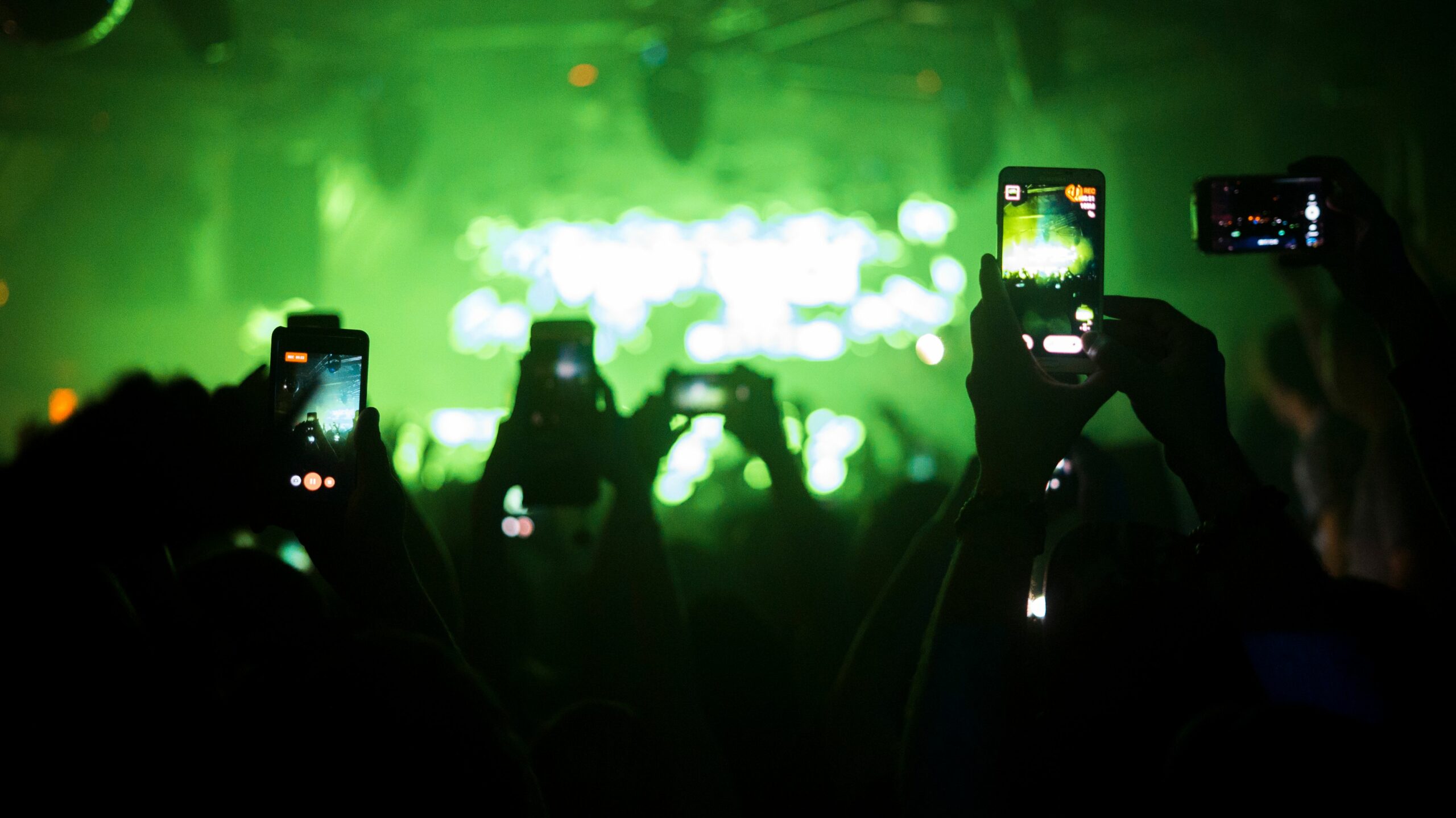 group of people using smart phone at music concert 763276353 a33d46d1b7c74a7c9d469879a87f9a27 scaled