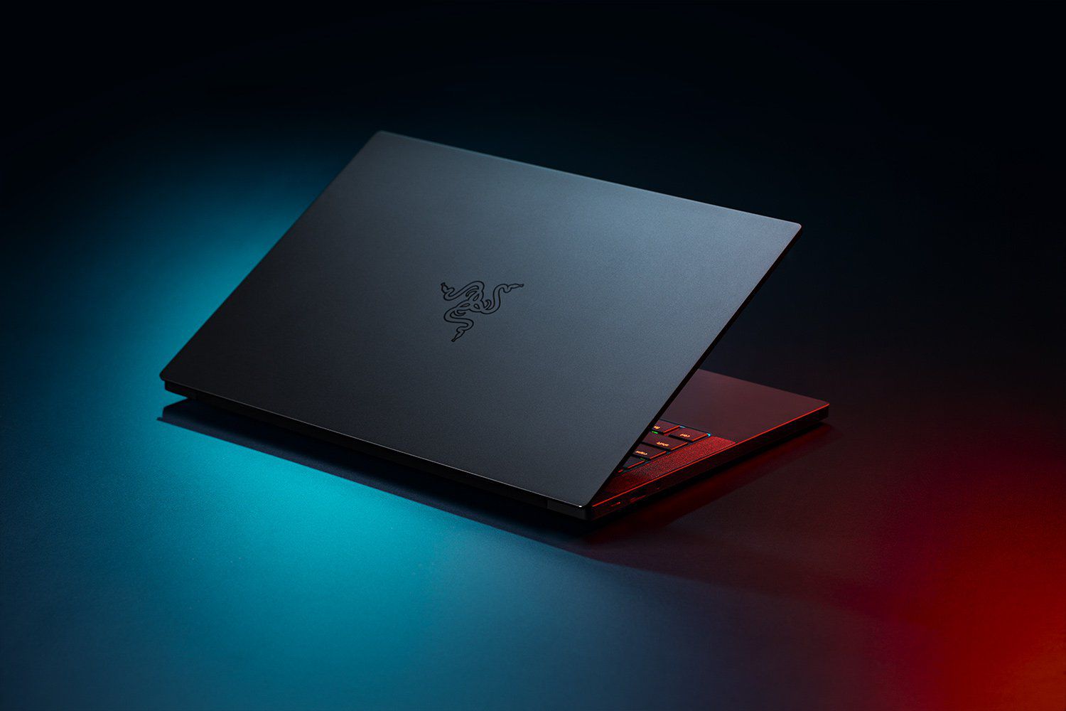 https hybrismediaprod.blob .core .windows.net sys master phoenix images container h57 h3b 9090938077214 razer blade stealth 13 gallery 01 7b836ac096c44ae8a014866e3384f27b