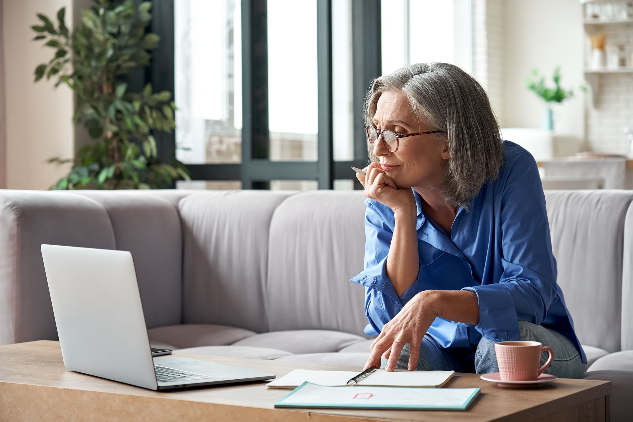 older woman on computer ff0f505088584cfd8037ea56c03a4036