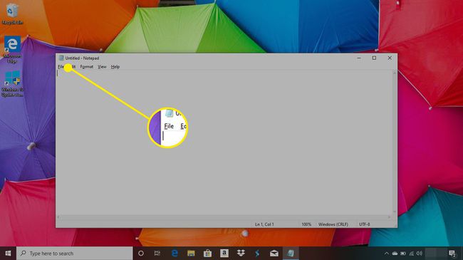 Muistio Windows 10:ssä, jossa Tiedosto-valikon otsikko on korostettuna
