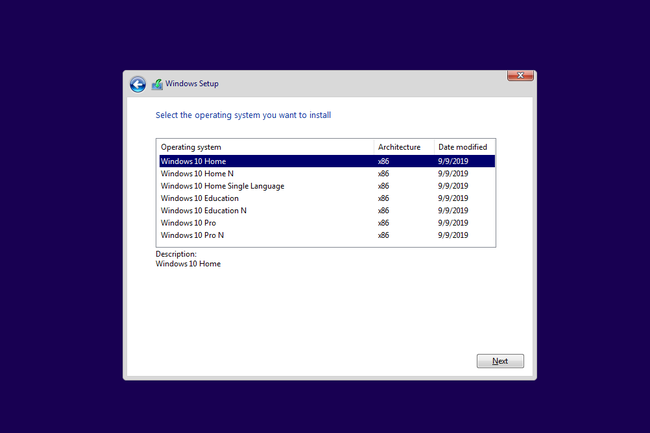 Windowsin asennusnäyttö, jossa on luettelo Windows 10 -versioista