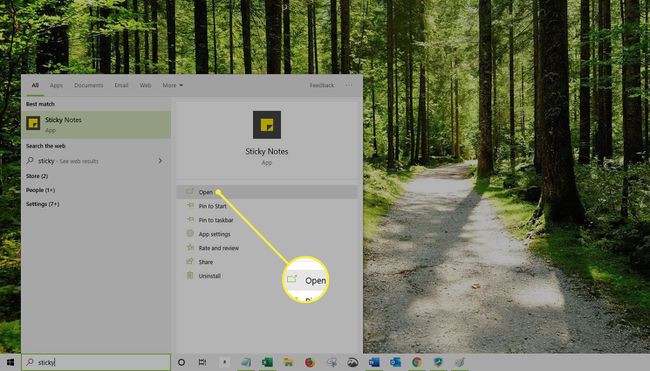 Avaa Sticky Notes -sovelluksessa sovellusvalikko