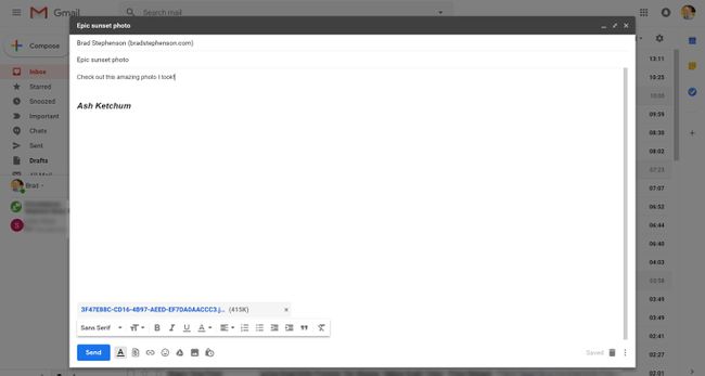 Lisää kuvia sähköpostiin Gmailissa.